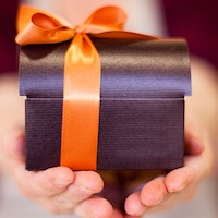 hands holding a gift box